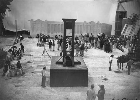 The Guillotine Story .